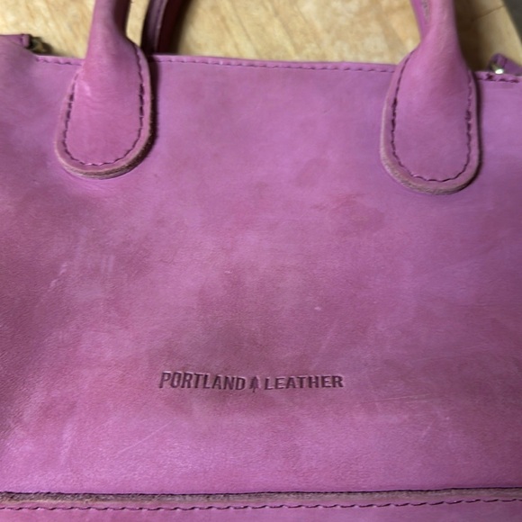 Portland Leather Goods Foxglove Small Raindrop Crossbody with zipper - Picture 3 of 8